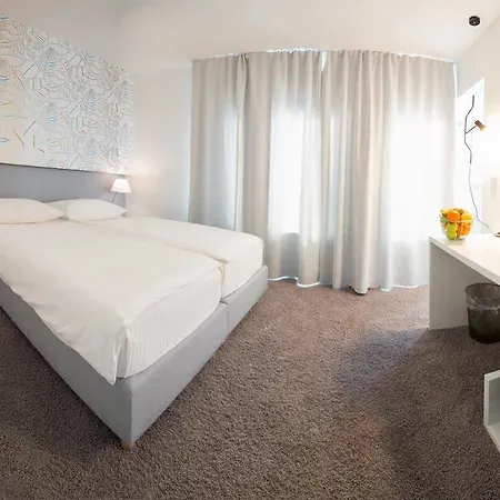 Jona Split 4* Podstrana