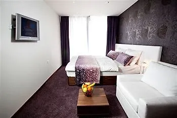 Jona Split Podstrana