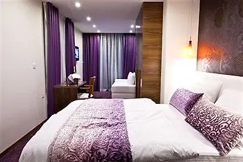 Jona Split 4* Ποντστράνα